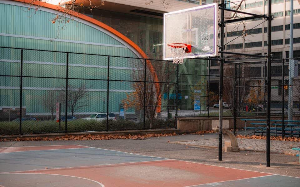 Techniques professionnelles pour un sol de terrain de basket durable